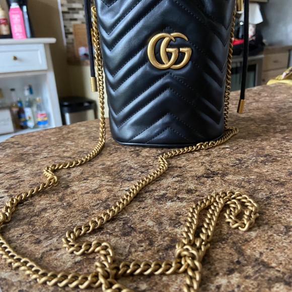 Gucci Marmont Bucket Bag - Picture 2 of 9